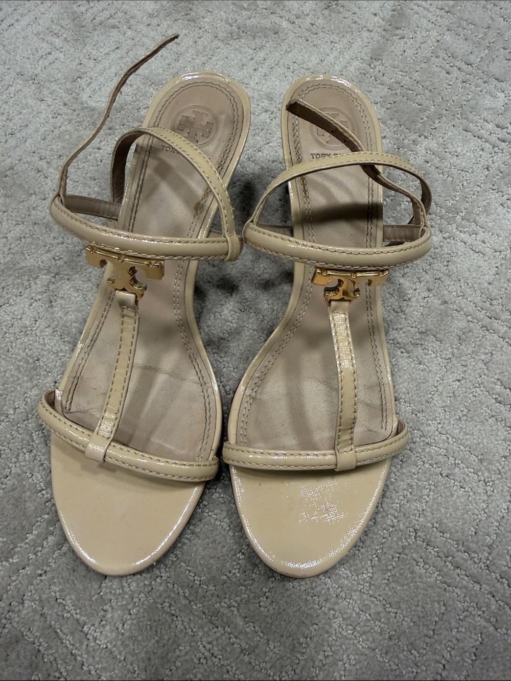 Tory Burch Nude Patent Leather T-Strap Sandals with Gold Logo EUC